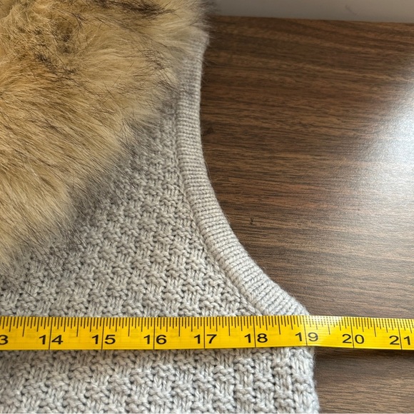 GAP Women's Cream Wool Alpaca Blend Cardigan with Faux Fur Collar S - Picture 8 of 10